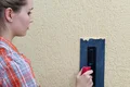 Baumit KlimaDekor is gestructureerd op de muur.
