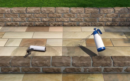 Illustration: Steinplatten im Garten werden mit Pflegeprodukte eingesprüht bzw. mit Walze aufgetragen.