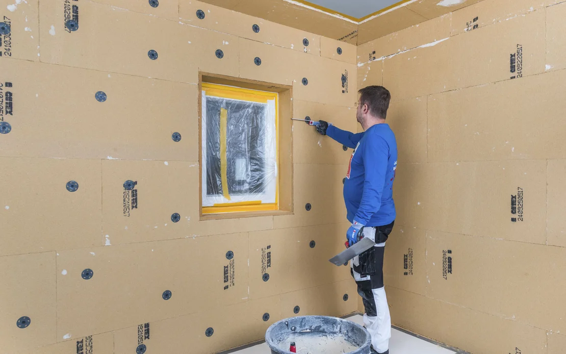 Die Holzfaserd&auml;mmplatten werden mit dem Thermotop Schraubd&uuml;bel S1 short verd&uuml;belt.